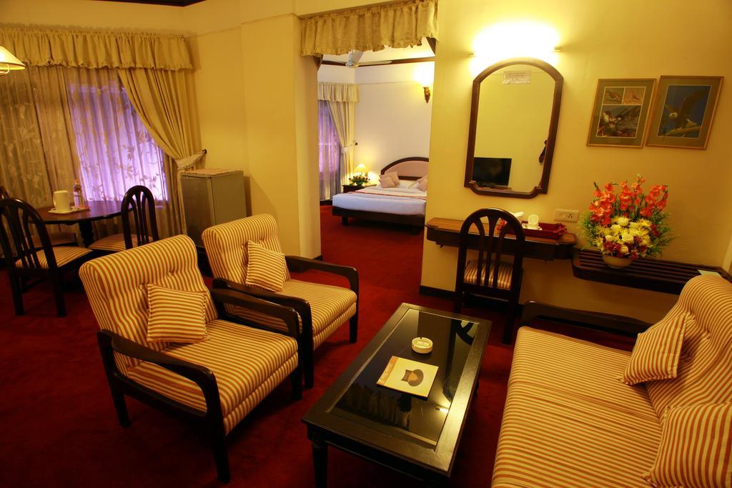 Manuelsons Malabar Palace Кожикод Екстериор снимка